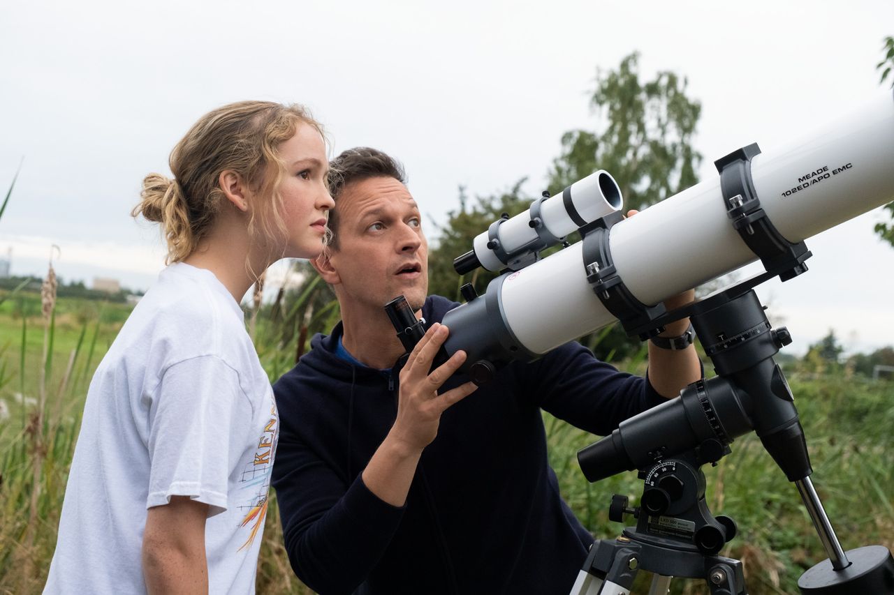 Hillary Swank and Talitha Bateman in Away on Netlfix