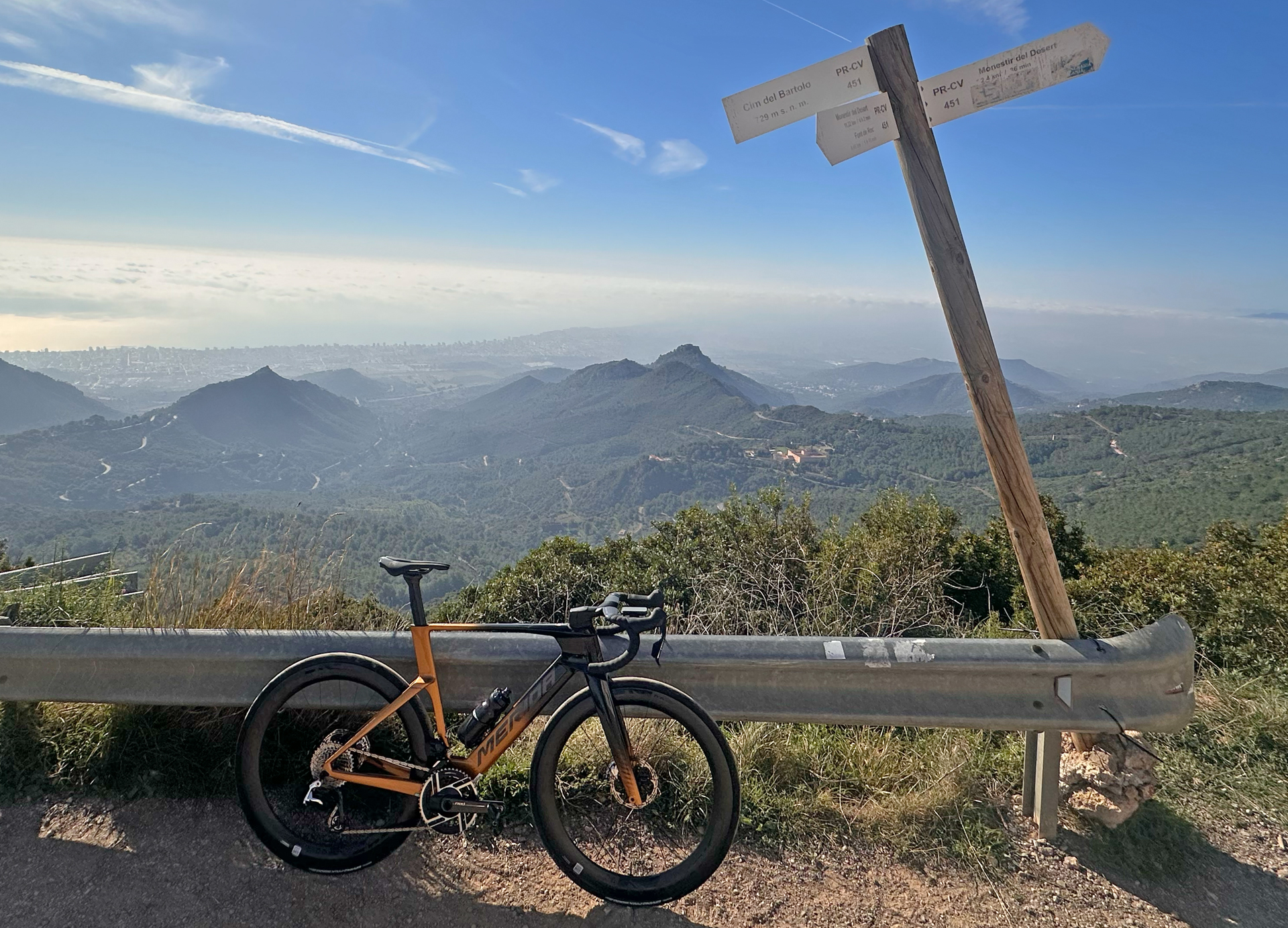 Fifth-generation Merida Reacto on the top of Puerto de El Bartolo climb