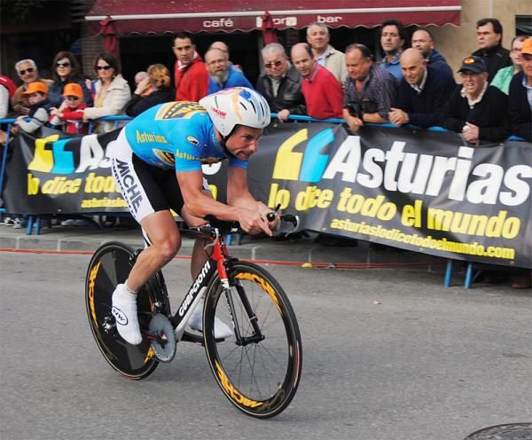 Race leader Stefan Schumacher (Miche - Guerciotti) won the time trial, his second victory in two days.