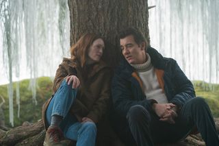 Julianne Moore with Clive Owen under the yum-yum tree in Lisey's Story