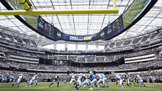 INGLEWOOD, CALIFORNIA - AUGUST 10: A general view of play between the New Orleans Saints and the Los Angeles Chargers in the first half during a NFL Preseason 2025 game at SoFi Stadium on August 10, 2025 in Inglewood, California. (Photo by Ronald Martinez/Getty Images)