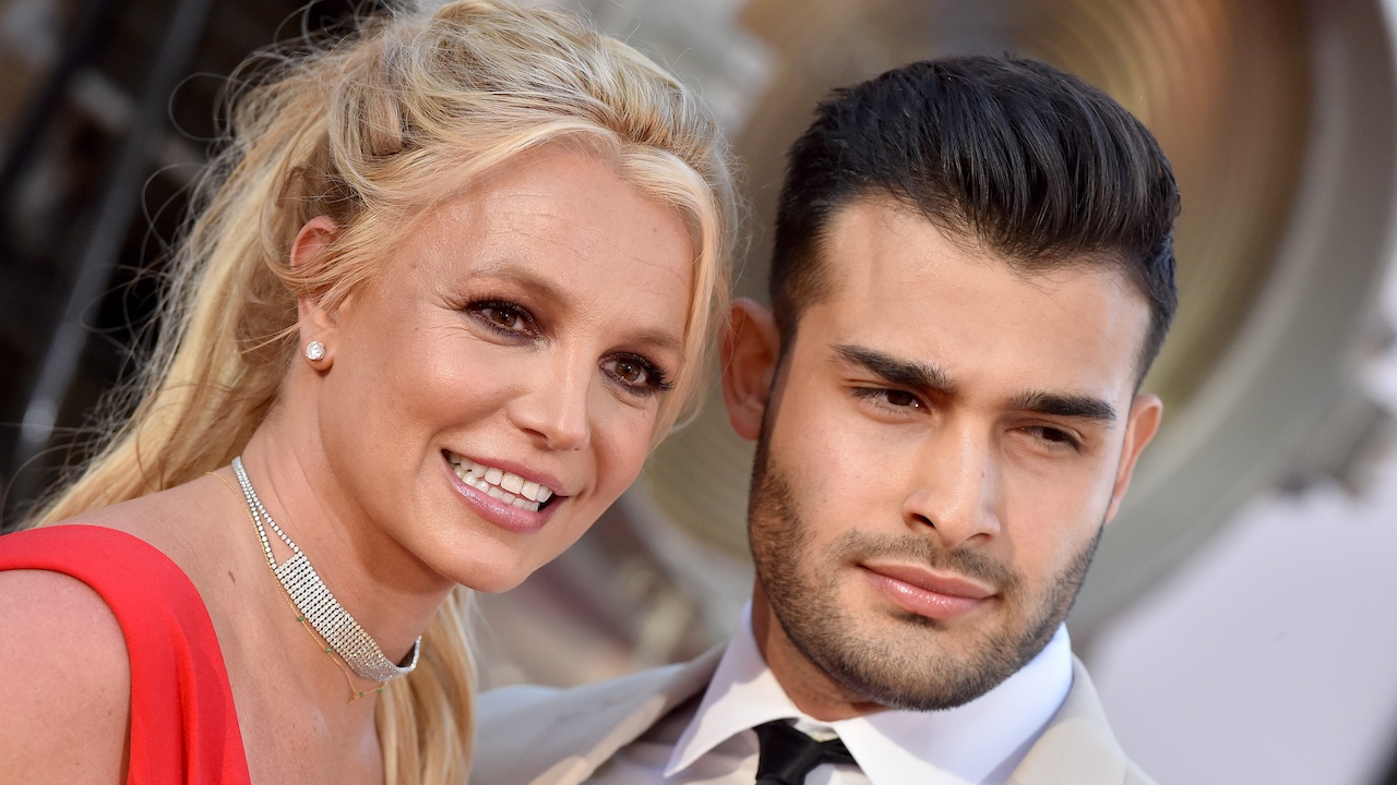 Britney and Sam posing at the premiere of Once Upon A Time In Hollywood