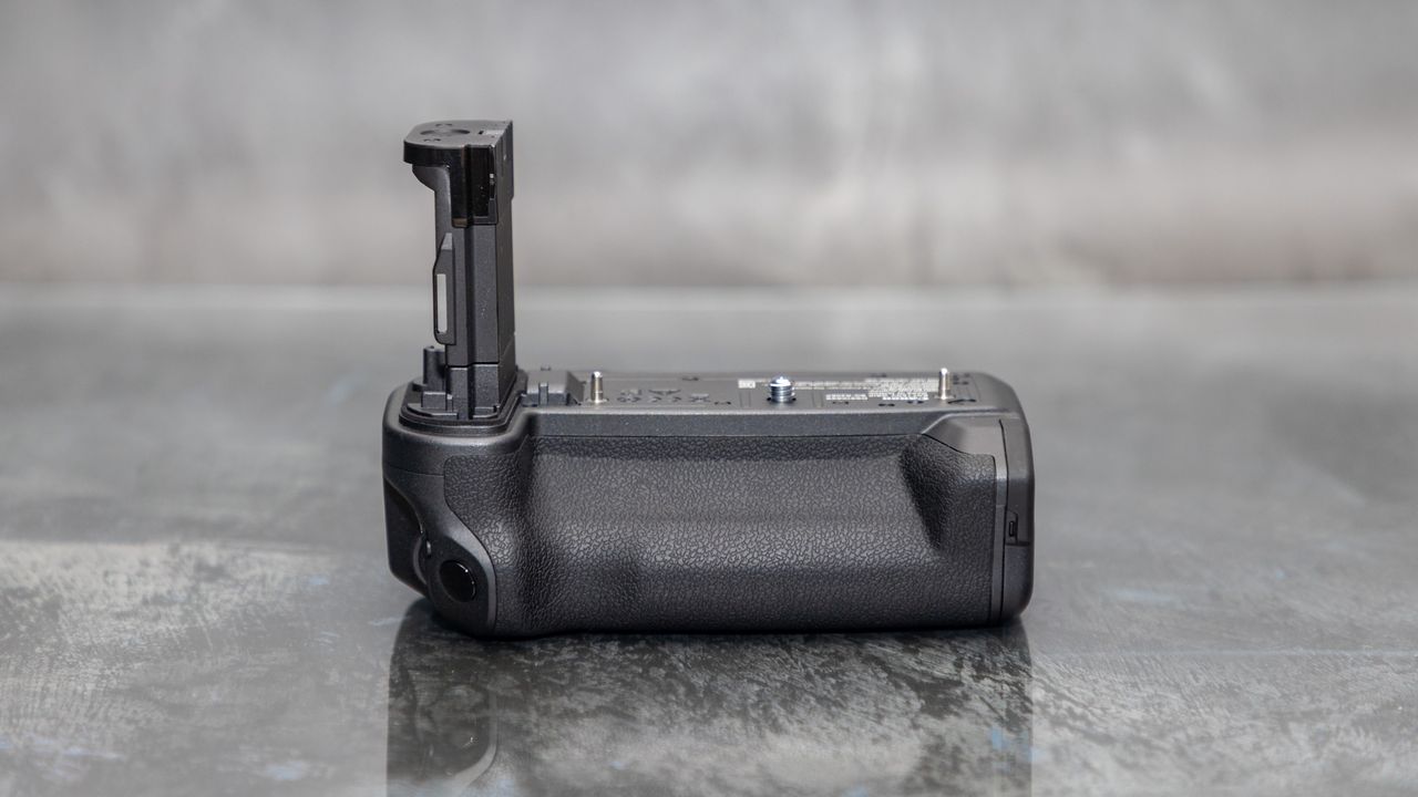 Canon BG-R20EP Battery Grip for Canon EOS R5 Mark II