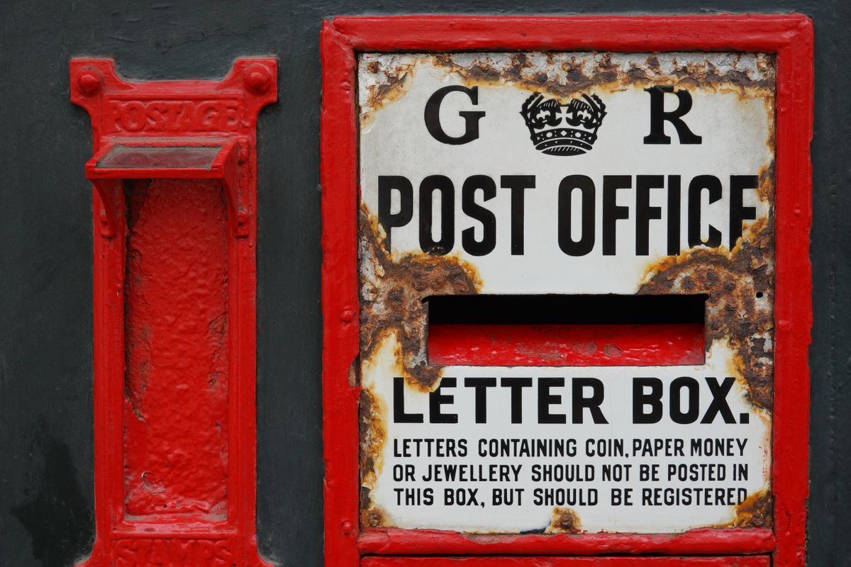 Sony Cyber-Shot RX100 VII sample gallery: close up of an old red letter box