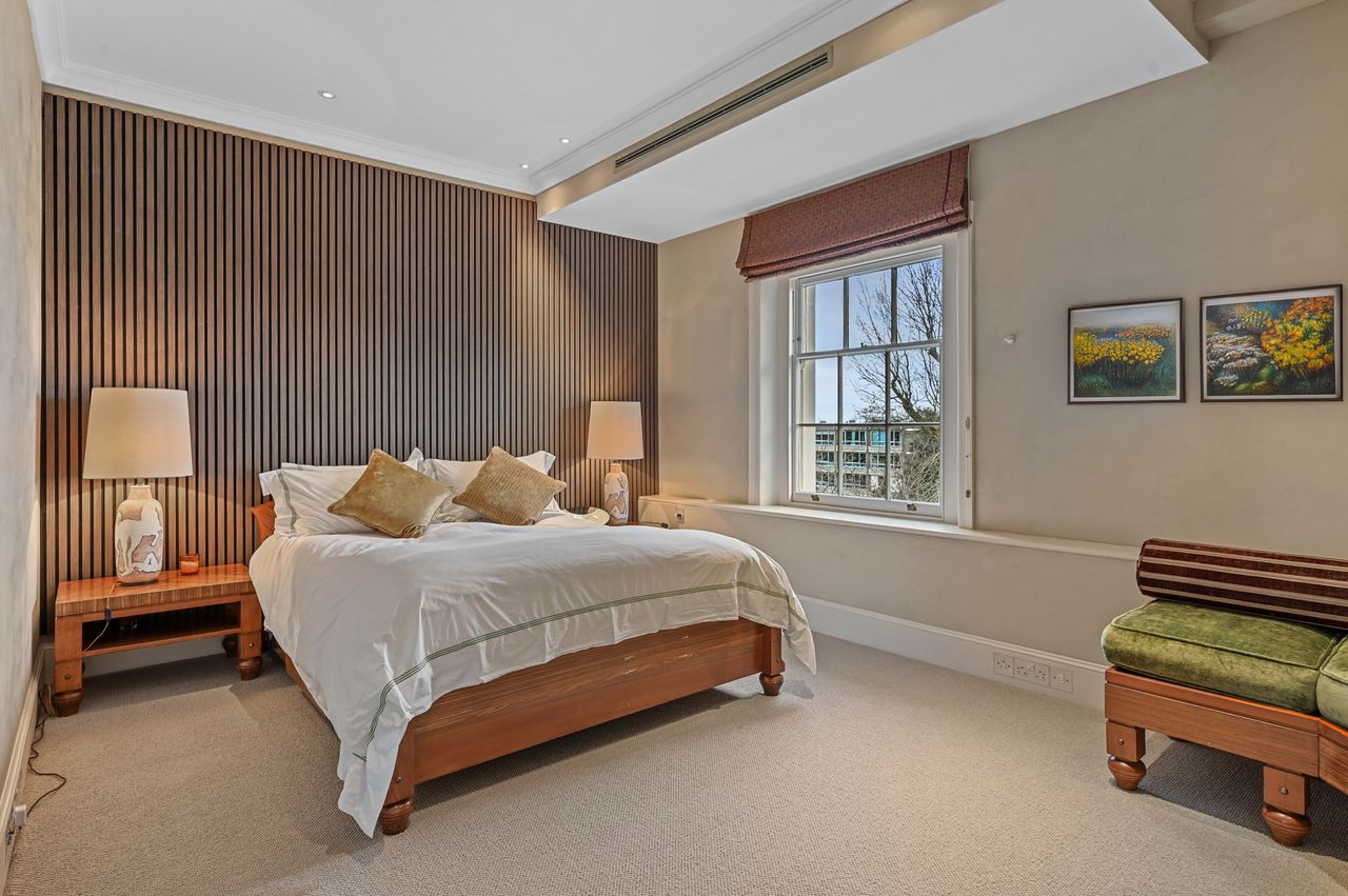 Images of a home in Vanbrugh terrace