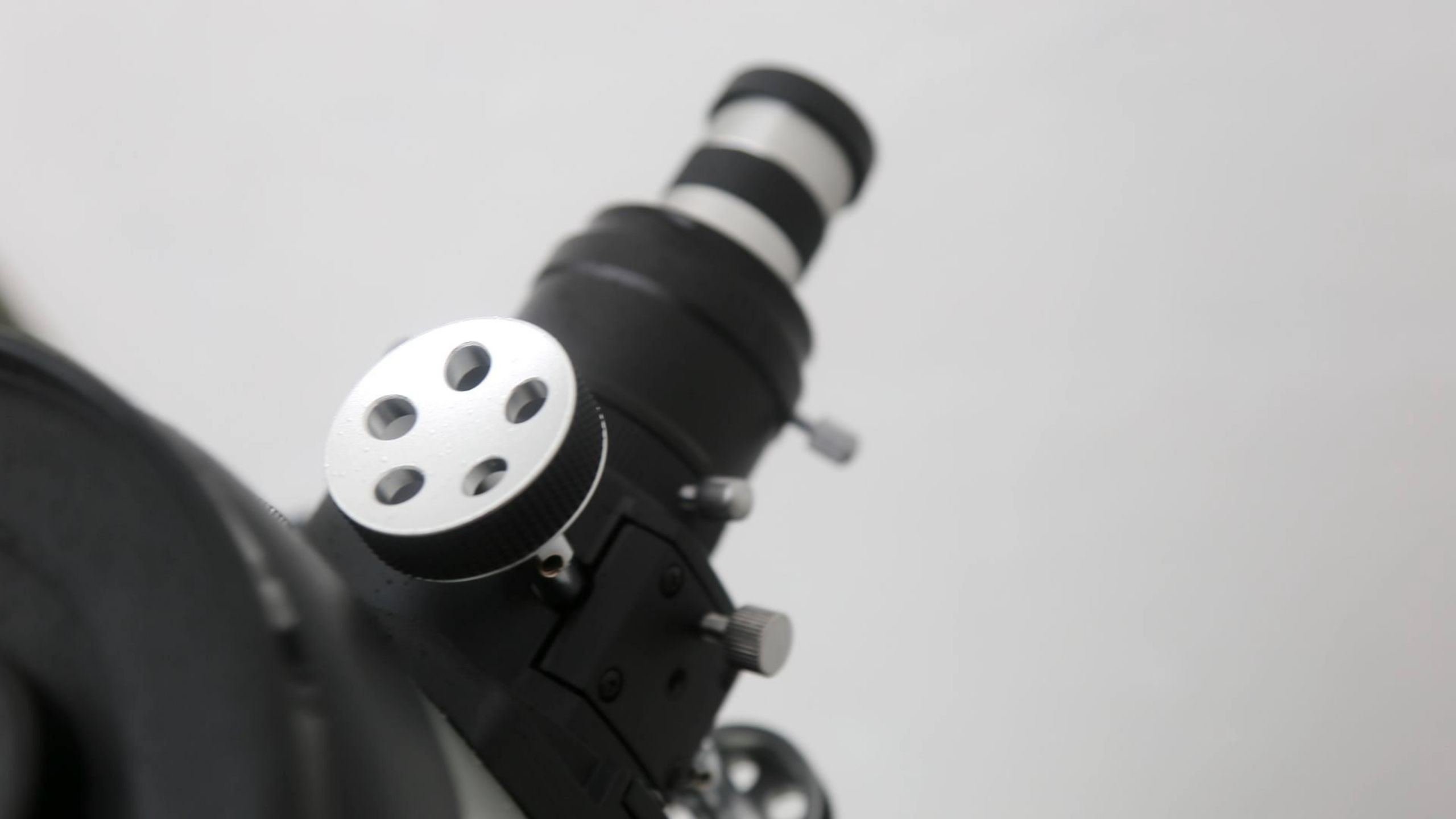 Celestron Starsense explorer 8-inch dobsonian eyepiece side view
