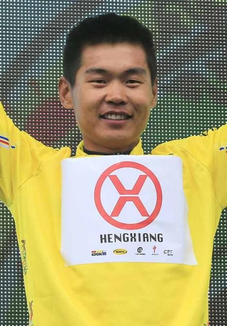 Meiyin Wang (Hengxiang Cycling Team) in yellow