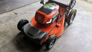 Husqvarna Lawn Xpert LE-322 being tested in writer's home