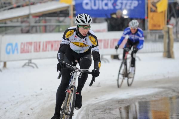 Pieter Vanspeybroucke makes his move