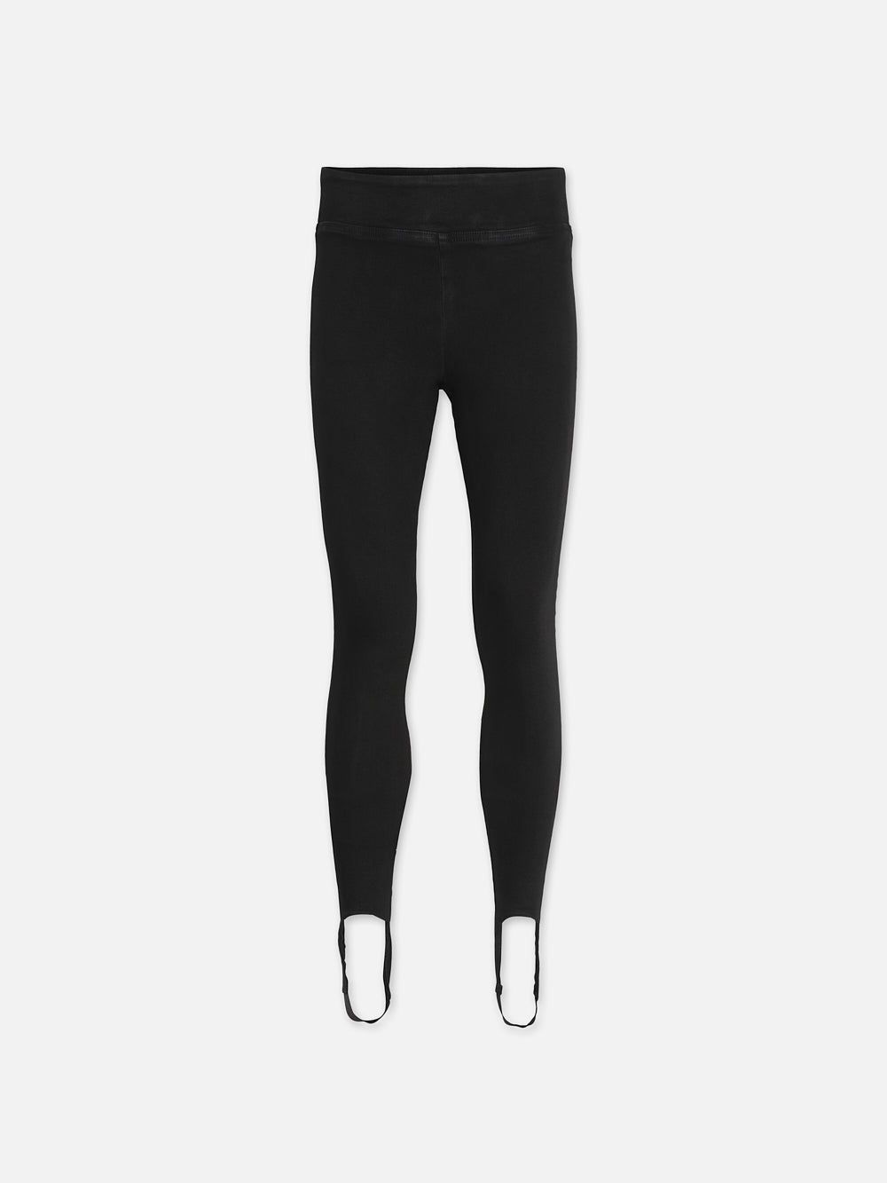 missing-image كيندال جينر صممت للتو طماق الركاب مع كعب هريرة