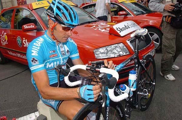 Erik Zabel (Milram) adjusts his speedometer. It clocked the incredible speed of almost 79 km/h during the sprint today.