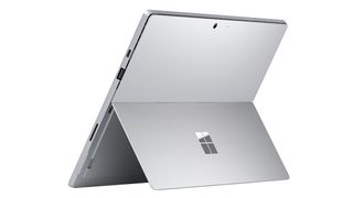 Producto Surface Pro 6 tomado desde atrás