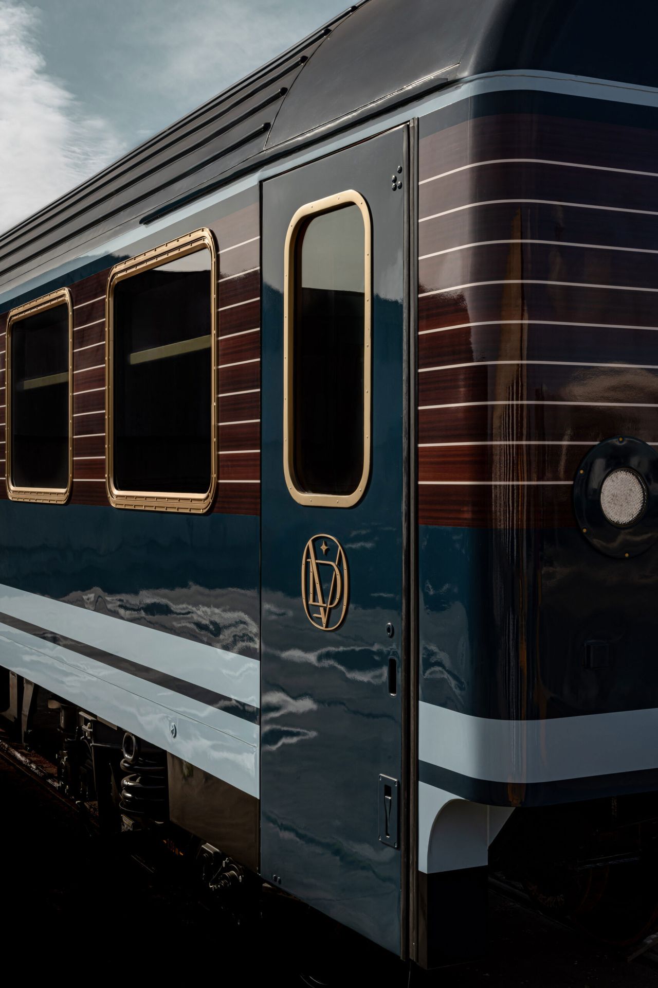 A 1980s-inspired luxury train features sleek decor.