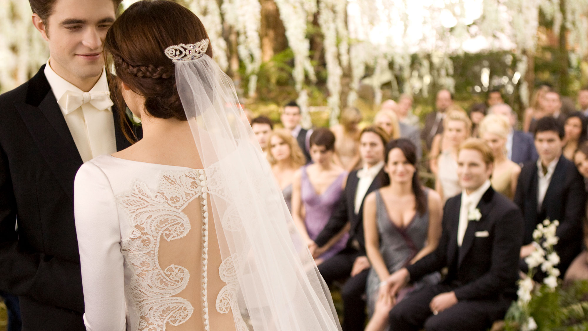 Bella Swan's Twilight Wedding Dress Is Up For Auction | Marie Claire UK