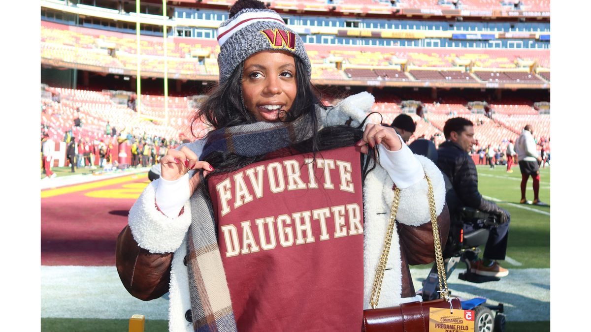 Cold Football Game Style Tips That Actually Keep You Warm | Who What Wear