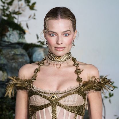 margot robbie wears two brooches at the london wuthering heights premiere