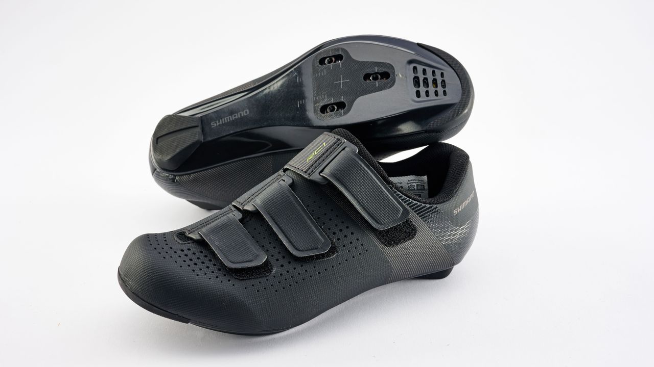 Shimano RC1 cycling shoes on white background