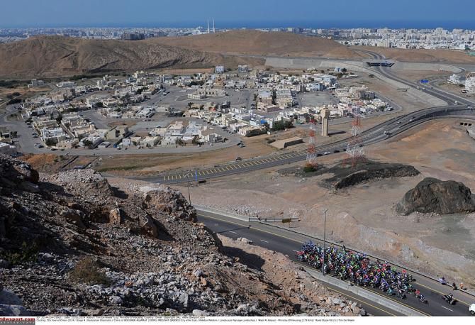 The peloton amidst the Oman landscape
