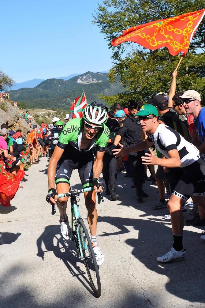 Robert Gesink (Belkin) put in a vicious attack on the climb to San Miguel de Aralar
