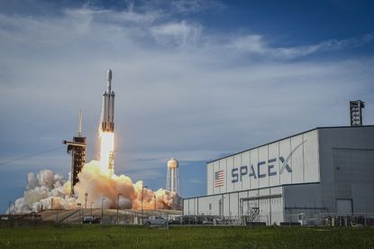 A SpaceX Falcon Heavy rocket carrying the National Oceanic and Atmospheric Administration's (NOAA) weather satellite GOES-U lifts off from Launch Complex 39A at NASA&rsquo;s Kennedy Space Center, Florida.
