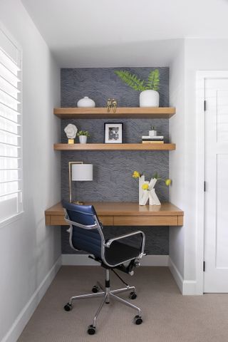 A home office fit within an alcove