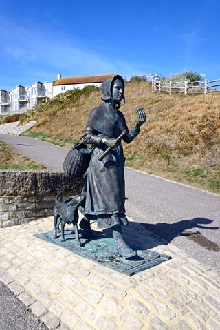 A statue of Mary Anning and her dog