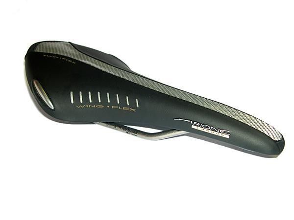 fi:zi'k Arone saddle