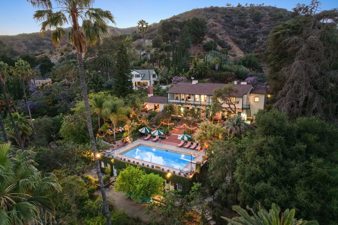 swimming pool in Helen Mirren&#039;s Hollywood Hills home