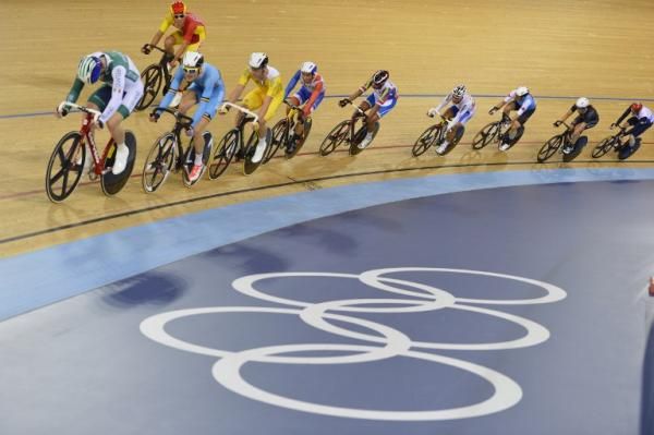 The men's omnium field in action during the 30km points race.