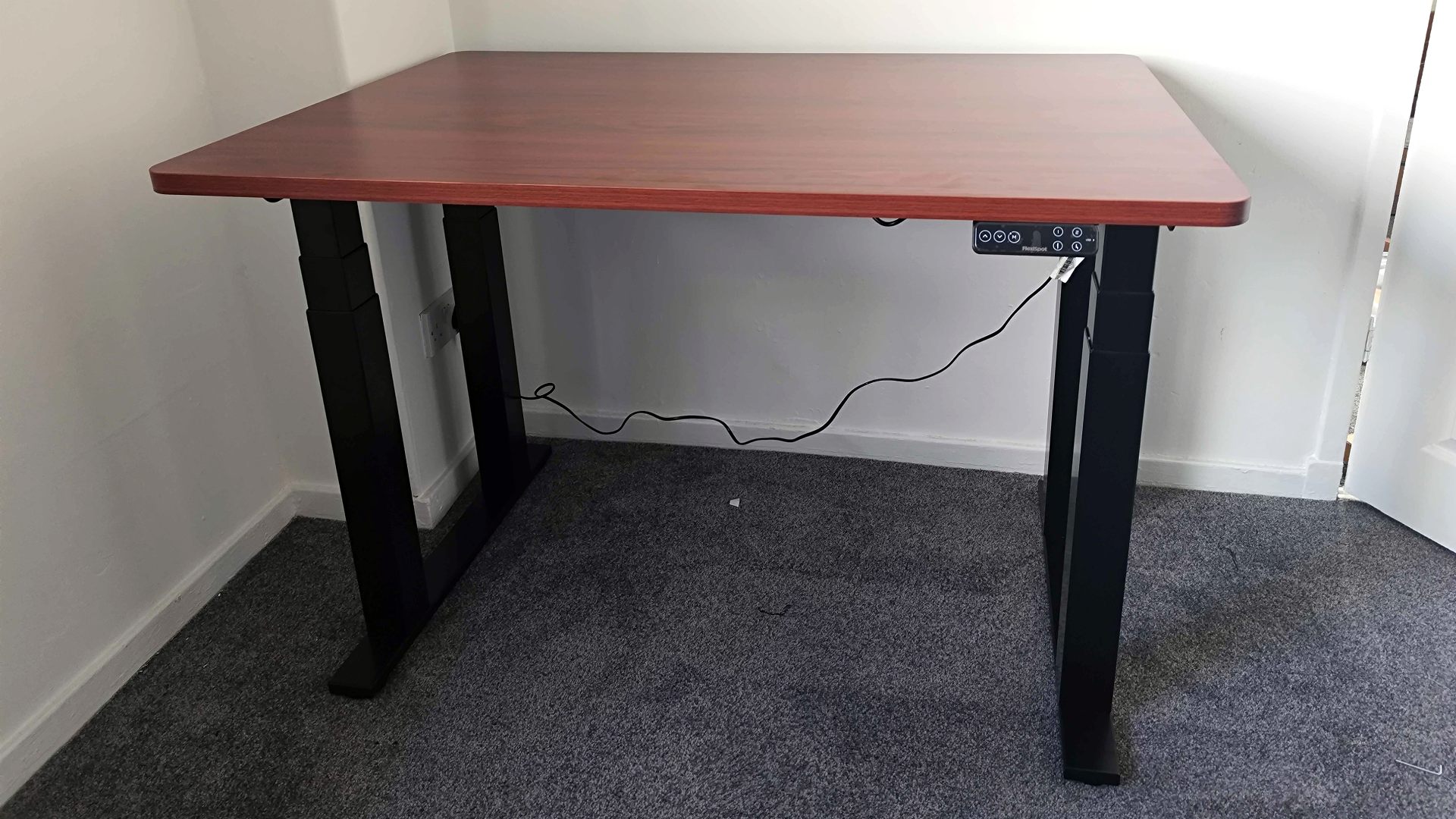 Flexispot E7 Plus review: “a remarkably sturdy standing desk”