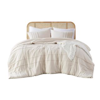 White cotton comforter with a boho aesthetic