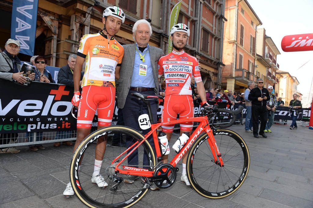 Androni manager Gianni Savio with his Colombian climbers, Egan Bernal and Rodolfo Torres