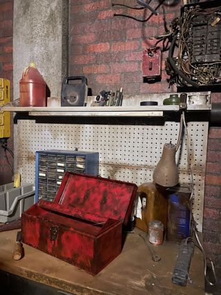 universal hollywood horror nights the last of us haunted house workbench
