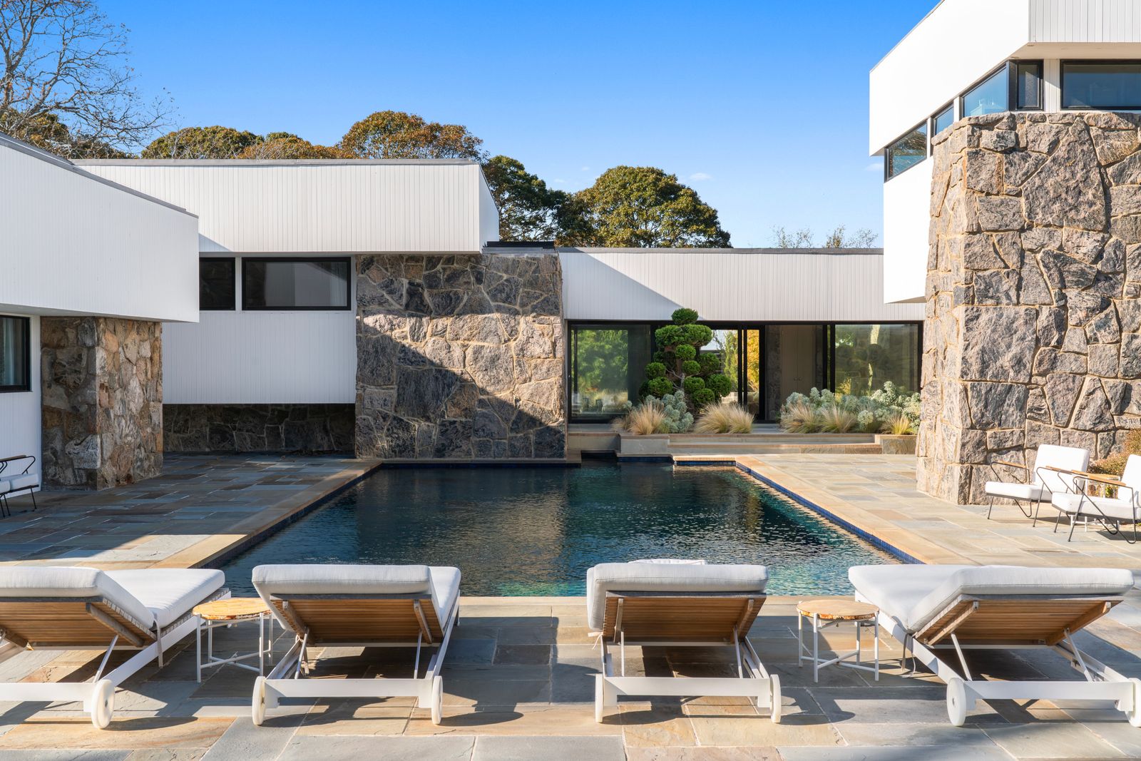 modernist house with swimming pool