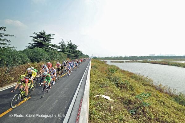 The peloton in action at the Tour of Taihu Lake.