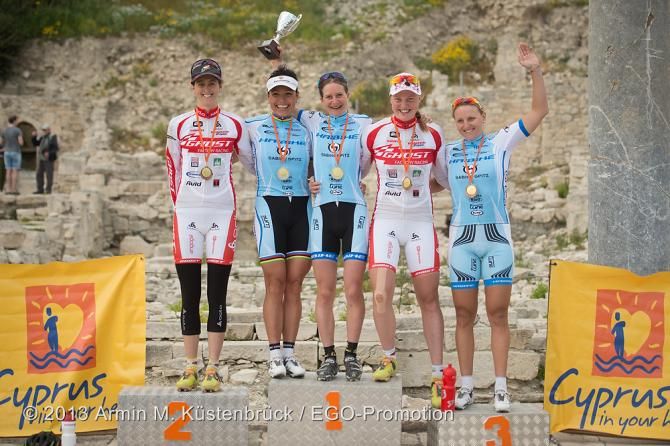 Sunshine Cup Podium: Katrin Leumann, Sabine Spitz, Adelheid Morath, Alexandra Engen, Kathrin Stirnemann