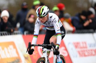 Exact Cross Kortrijk: Fem van Empel makes winning return to racing
