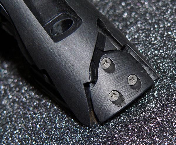 The derailleur housing can now be routed on either the front or rear of the handlebar.