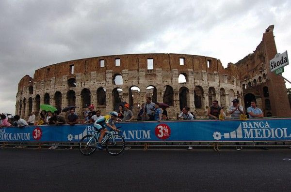 Levi Leipheimer (Astana) passes the Colosseum on his way to a 27th place finish.