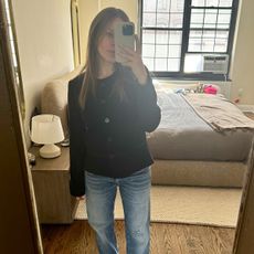 image of Nikki wearing Madewell jeans.