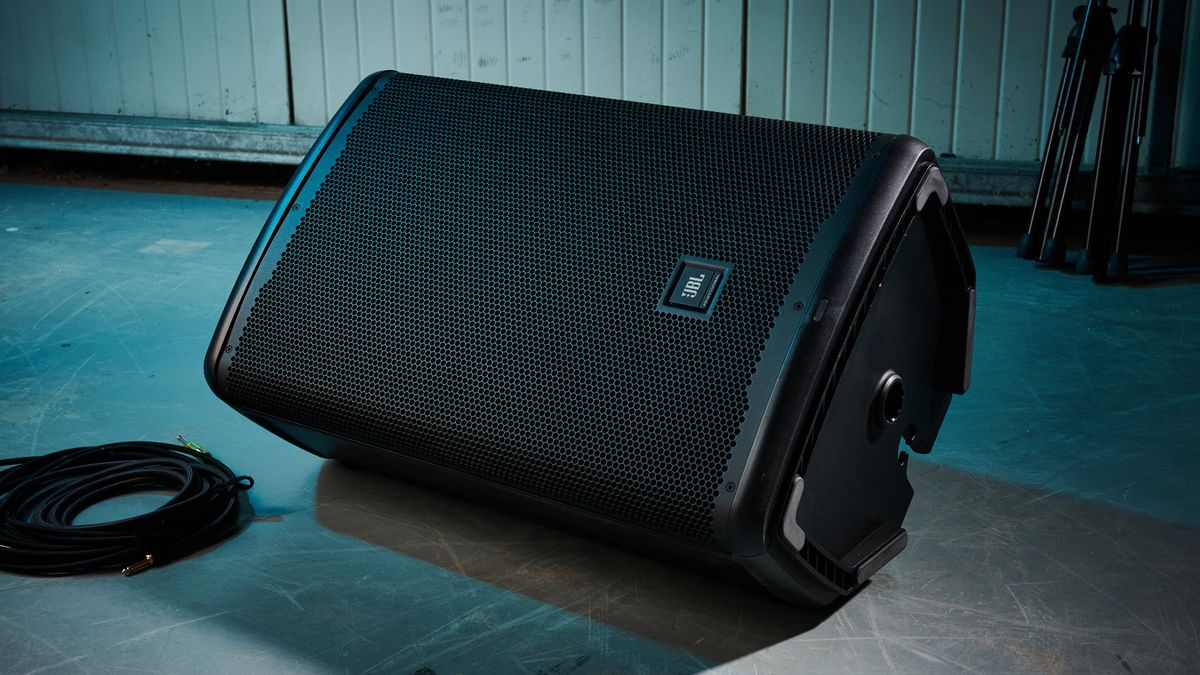JBL EON715