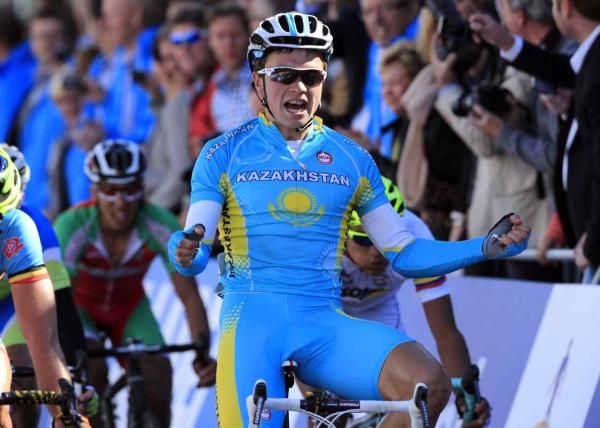 Alexey Lutsenko celebrates winning the sprint