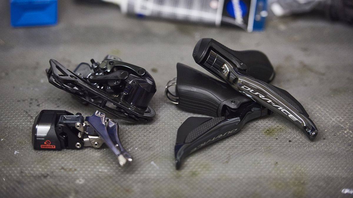 Shimano Dura-Ace R9100 series components provides the braking and shifting for Swift