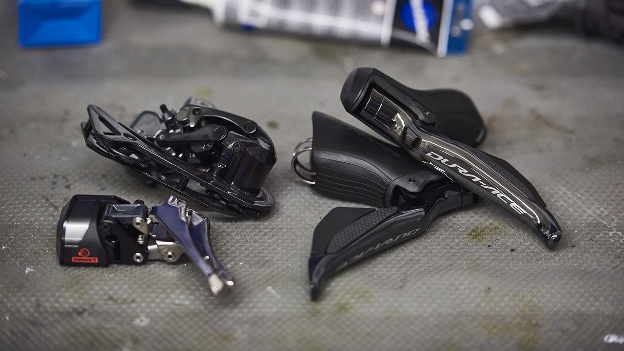 Shimano Dura-Ace R9100 series components provides the braking and shifting for Swift