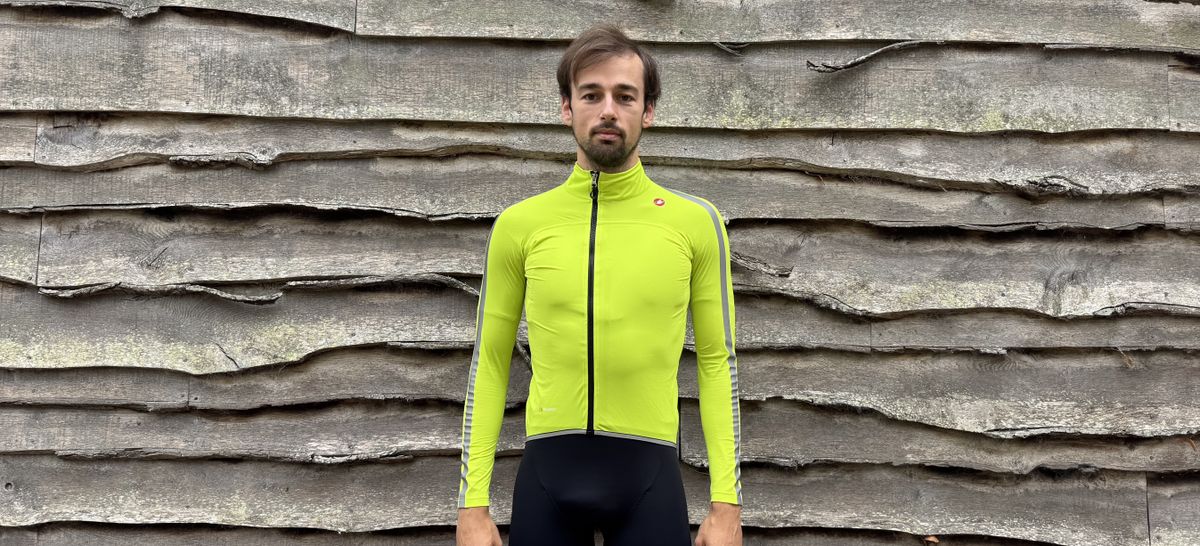 Castelli Ultra Rain Cape M 蛍光イエロー Castelli Ultra Rain Cape – Saddleback Elite Performance Cycling