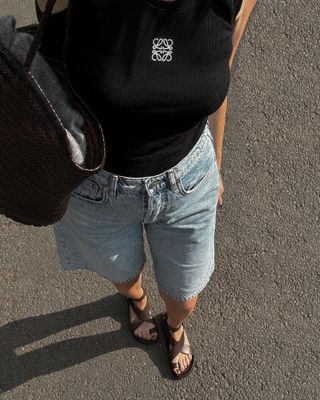 Summer shoe colours: @francescasaffari wears brown sandals