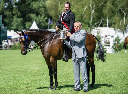 oathill-take-the-biscuit-supreme-horse.jpg