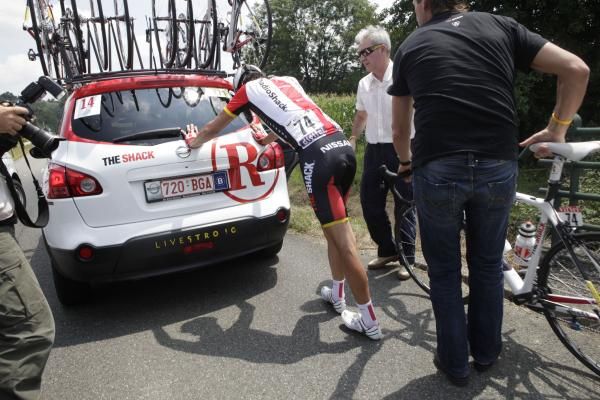 Andreas Kl&ouml;den tries to ease the pain in his back