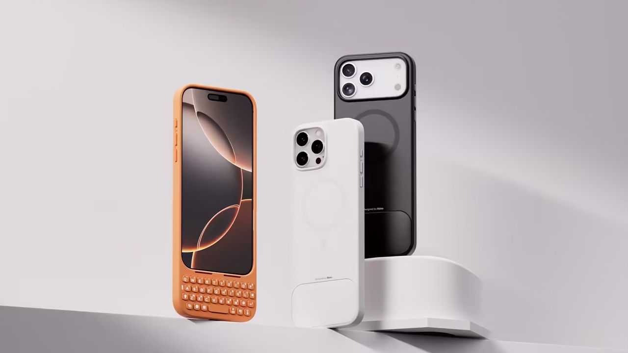 There's a new BlackBerry-style keyboard case for iPhone and it comes with a clever, hidden extra