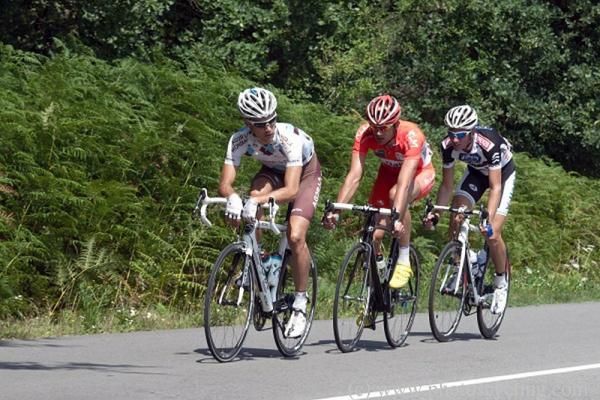Guillaume Bonnafond (AG2R La Mondiale) sets tempo in the escape.